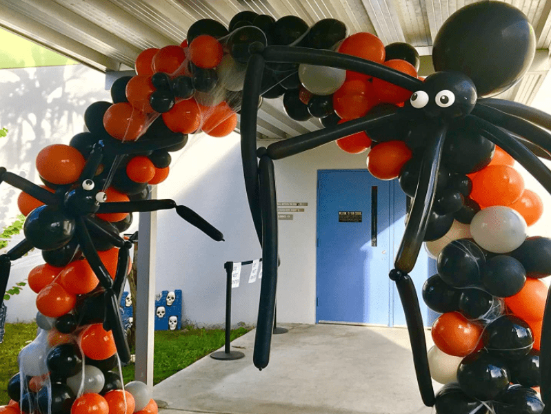 DIY  Halloween Balloon Arch