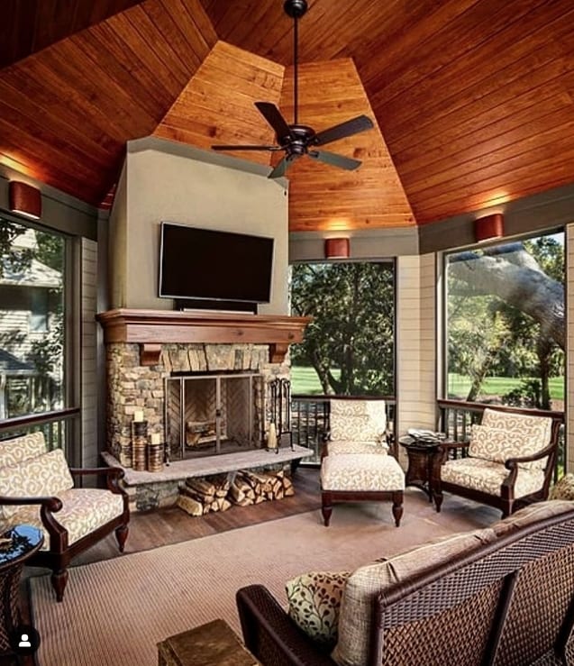 Cozy Screened-In Porch